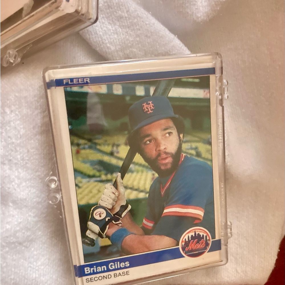 Topps, assorted Baseball Cards Box, O-Pee-Chee, and a Braves baseball - Picture 6 of 8